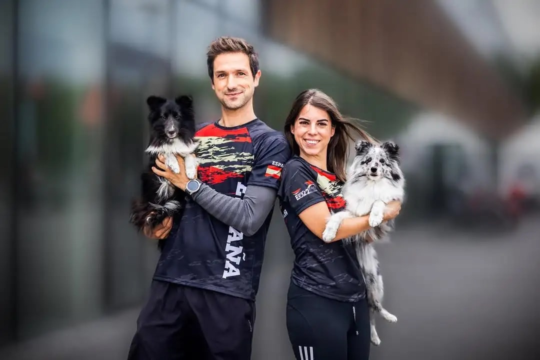 Ismael Fernández and Mila Moreno with their dogs